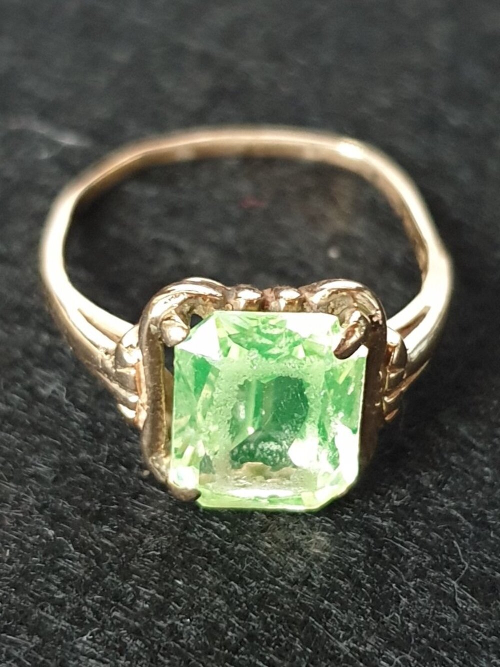 Rare Vintage 10K Solid Gold Yellowish-Green Spinel Statement Engagement Ring